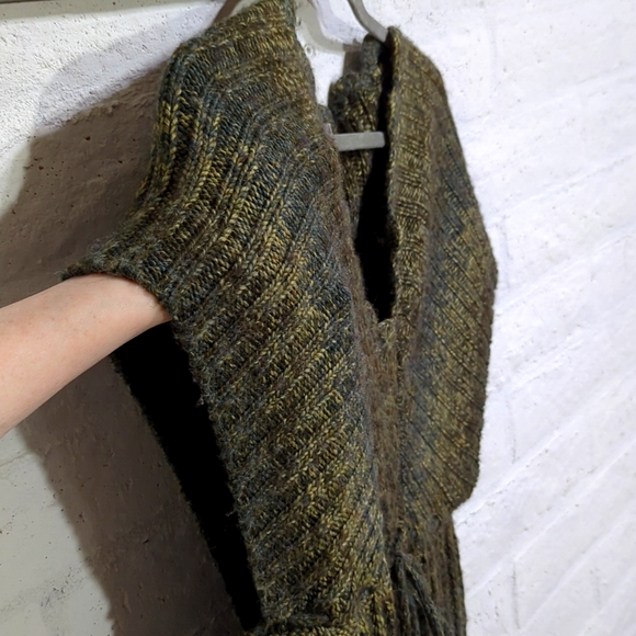 Dolman Sleeve Green Tunic Sweater - Picture 3 of 6